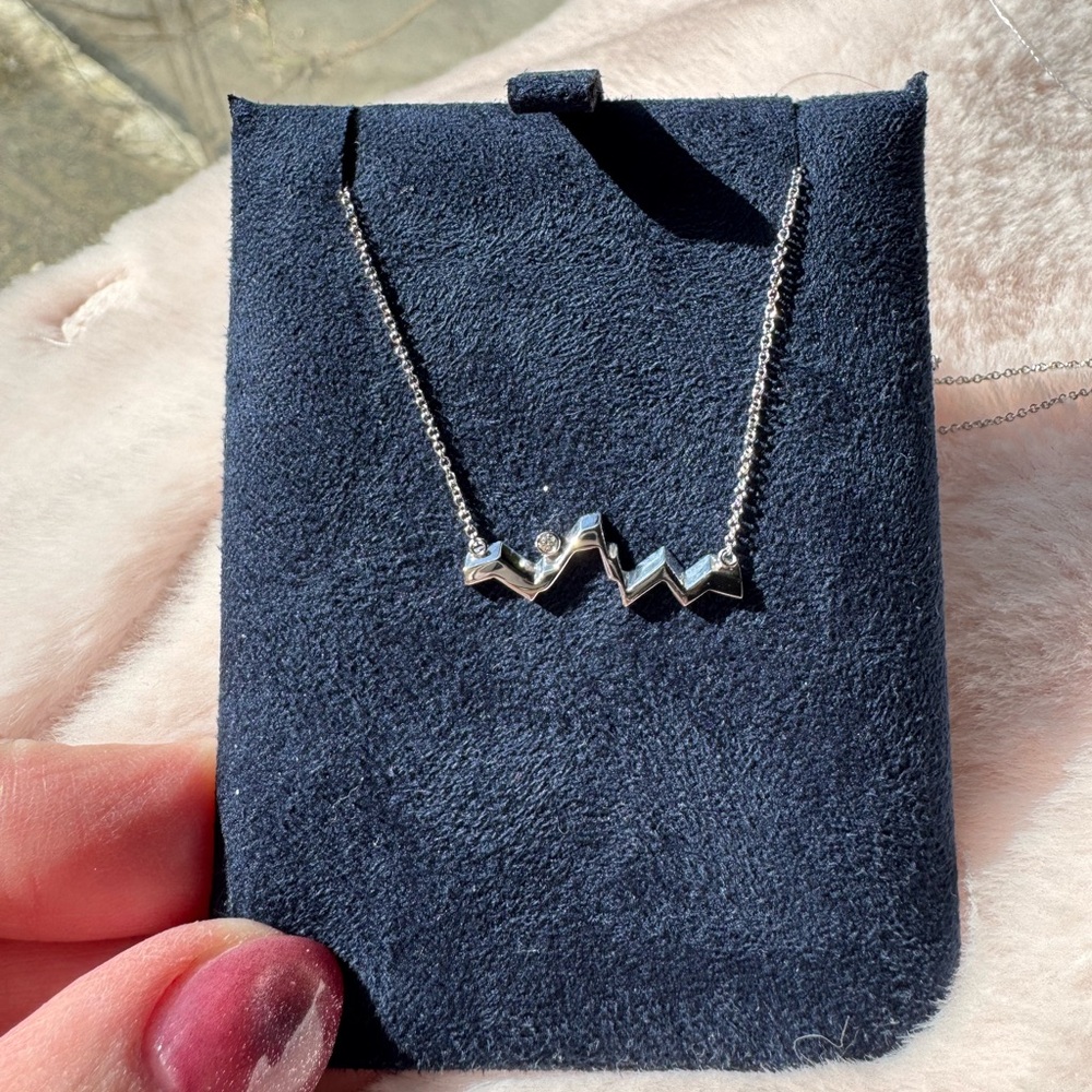 14k White Gold Mountain Outline Necklace 18” - Picture 13 of 15